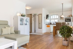 Fernseher, DVD-Player, Stereoanlage