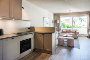 Fridge, microwave, oven, stovetop - At the Princessa 12b vacation home, you can truly enjoy a royal vacation! (Sylt)