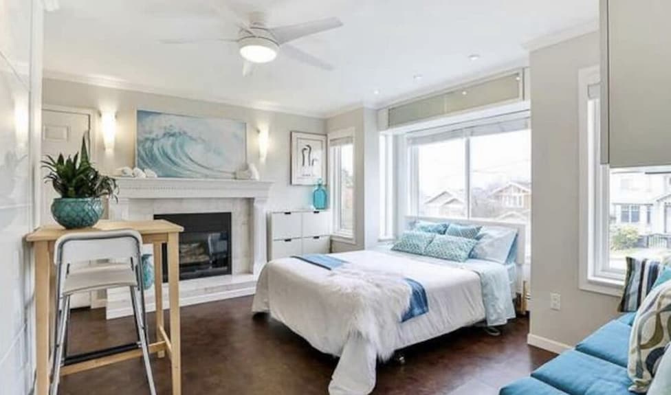Park Side Getaway! Beautiful Studio Next To Park. - Burnaby