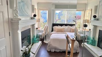 Desk, iron/ironing board, free WiFi, bed sheets
