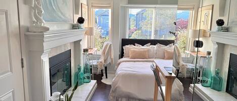 Desk, iron/ironing board, free WiFi, bed sheets