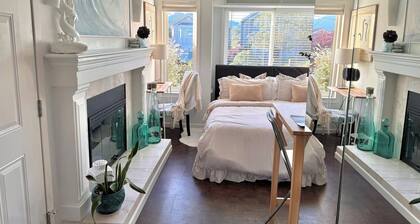 Park Side Getaway! Beautiful studio next to park.