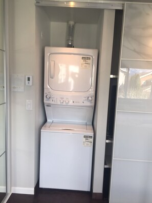 Interior - Park Side Getaway! Beautiful studio next to park. (Burnaby)