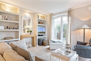 TV, DVD-spiller og stereoanlegg