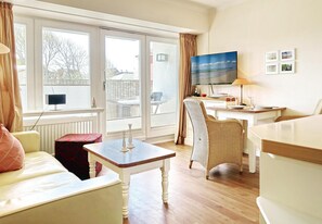 TV, stereo - 2-raum Appartement mit ca. 35m ² Nutzfläche im Erd- und Untergeschoss (Wenningstedt-Braderup (Sylt))