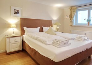 1 bedroom, iron/ironing board, free WiFi, bed sheets