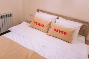1 bedroom, desk, iron/ironing board, WiFi