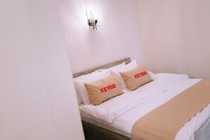 1 bedroom, desk, iron/ironing board, WiFi