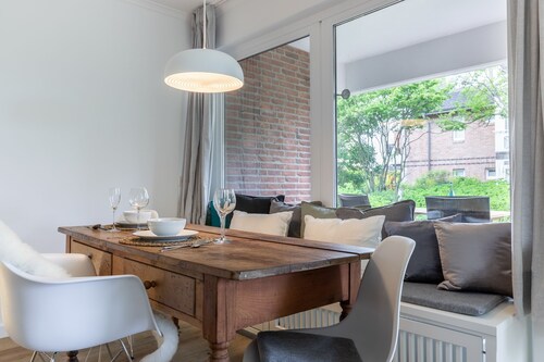 Idyllische Lage, ebenerdig im Erdgeschoss mit Terrasse und Garten