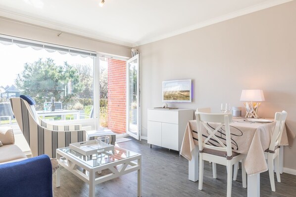 Fernseher, Stereoanlage