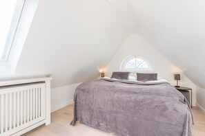 1 habitación, tabla de planchar con plancha, wifi gratis y ropa de cama 