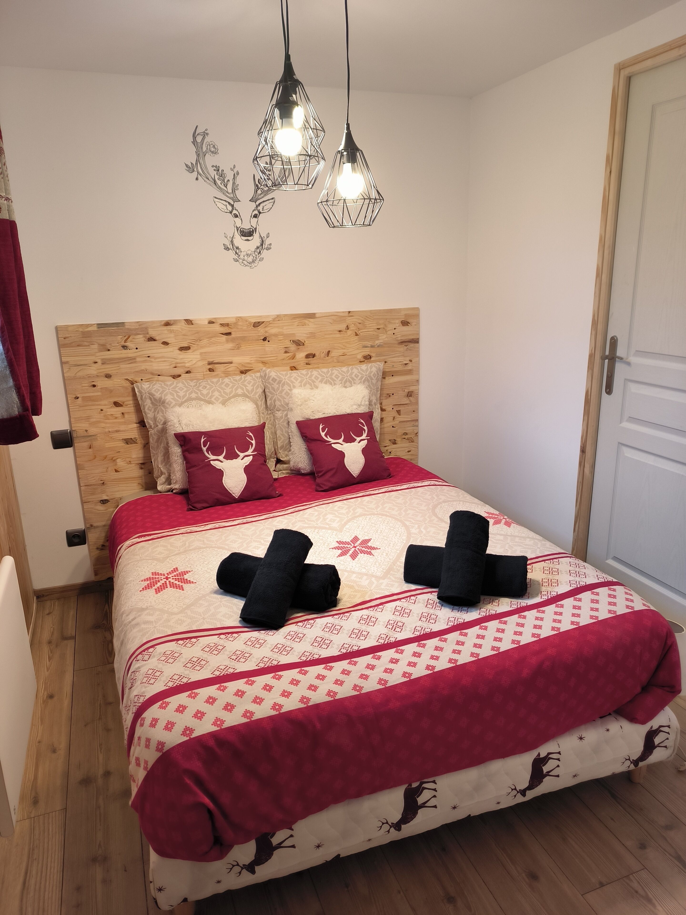 1 chambre, lit parapluie, Wi-Fi gratuit, draps fournis