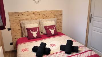 1 Schlafzimmer, Reisekinderbett, kostenloses WLAN, Bettwäsche