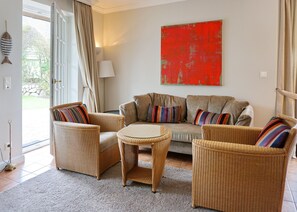 テレビ、暖炉、DVD プレーヤー、ステレオ