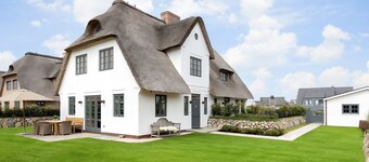 Reetdach-hausteil mit ca. 159 m² im Erd-/ober-/dach und Untergeschoss