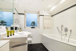 Hair dryer, towels - First-class Suiten in Bestlage (Wenningstedt-Braderup (Sylt))