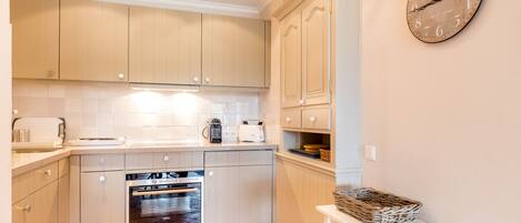 Kühlschrank, Herdplatte, Geschirrspüler