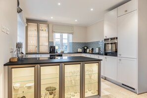 Kühlschrank, Herdplatte, Geschirrspüler