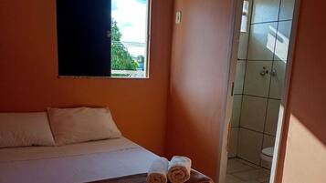 Eenvoudige tweepersoonskamer, 1 tweepersoonsbed | Gratis wifi, beddengoed