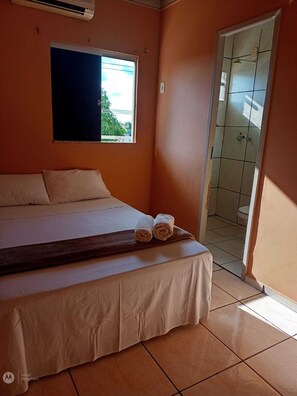 Eenvoudige tweepersoonskamer, 1 tweepersoonsbed | Gratis wifi, beddengoed