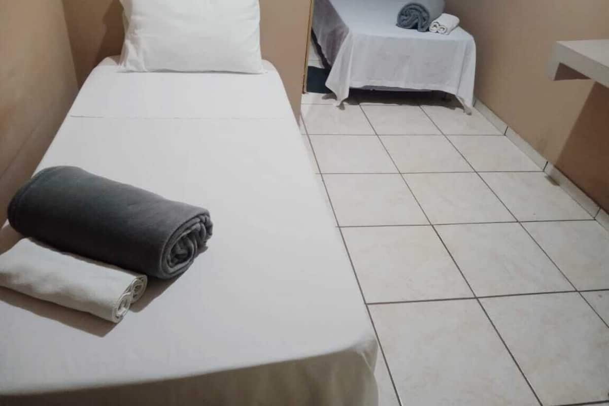 Quarto duplo básico | Wi-Fi de cortesia, roupa de cama