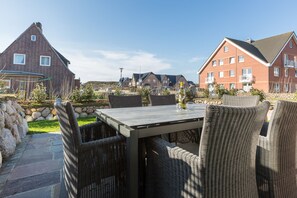 Outdoor dining - Lage: es Geht Kaum Strandnäher ! Komfort: Superb. Wohlfühlfaktor: Immens Hoch ! (Sylt / OT Westerland)