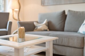 Fernseher, DVD-Player, Stereoanlage