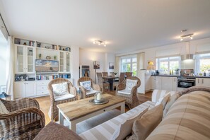 TV, lareira, DVD player, aparelho de som