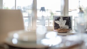A framed photograph of Marilyn Monroe on a table near a window with a view of the outdoors. - The most beautiful views! (Wenningstedt-Braderup (Sylt))
