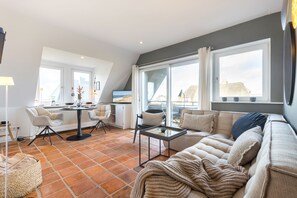 TV, stereo - 2-raum Appartement im Og/dg, ca. 59m² Nutzfläche, Nichtraucher, Keine Haustiere (Wenningstedt-Braderup (Sylt))