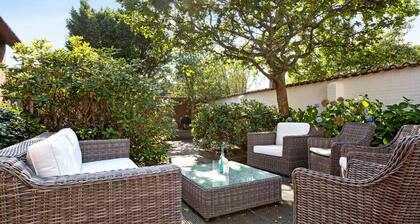 Asia kisses Keitum !