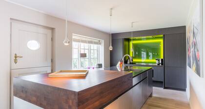 Asia Kisses Keitum !