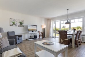 Fernseher, DVD-Player, Stereoanlage