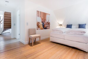 4 bedrooms, iron/ironing board, free WiFi, bed sheets - Freistehendes Luxus-einzelhaus Zwischen Wenningstedter Dorfteich und Dünen (Wenningstedt-Braderup (Sylt))
