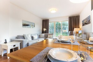 Televisión, reproductor de DVD y estéreo 