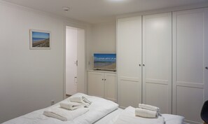 2 bedrooms, iron/ironing board, free WiFi, bed sheets - 3-raum-appartement im Erd- und Untergeschoss mit ca. 75m² Nutzfläche (Wenningstedt-Braderup (Sylt))