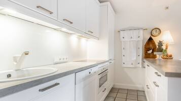 Kühlschrank, Herdplatte, Geschirrspüler