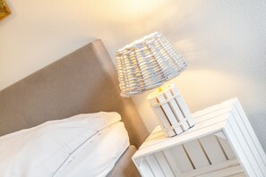 2 bedrooms, iron/ironing board, free WiFi, bed sheets - Warme Farben, ein Hochwertiger Holzboden und Maritim Blaue Accessoires (List auf Sylt)