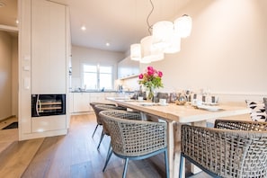 Dining - Hausteil im EG, UG, OG, DG, ca. 219m² Nutzfläche, 2 Parkplätzen, Nichtraucher (List auf Sylt)