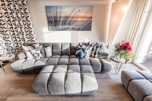 TV, fireplace, stereo - Hausteil im EG, UG, OG, DG, ca. 219m² Nutzfläche, 2 Parkplätzen, Nichtraucher (List auf Sylt)