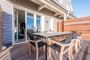 屋外ダイニングエリア