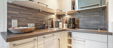 Køleskab, mikrobølgeovn, ovn, kogeplade