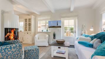 TV, fireplace, DVD player, stereo