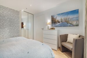 2 室のベッドルーム、アイロン / アイロン台、WiFi (無料)、ベッドシーツ