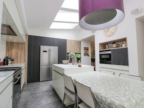 Casa rural | Cuina privada | Frigorífic, rentaplats, bullidora elèctrica i torradora