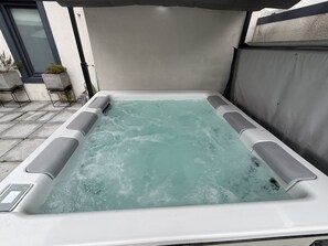 Cottage | Bồn tắm spa ngoài trời