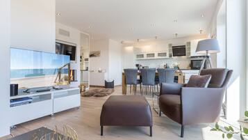 TV, fireplace, stereo