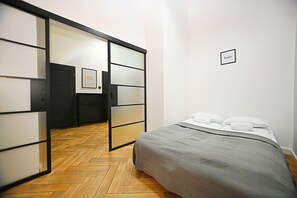 公寓 | 2 間臥室、筆電工作空間、遮光布/窗簾、熨斗/熨衣板