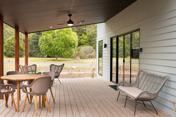 Outdoor dining - Bundaleer Views (Halls Gap)