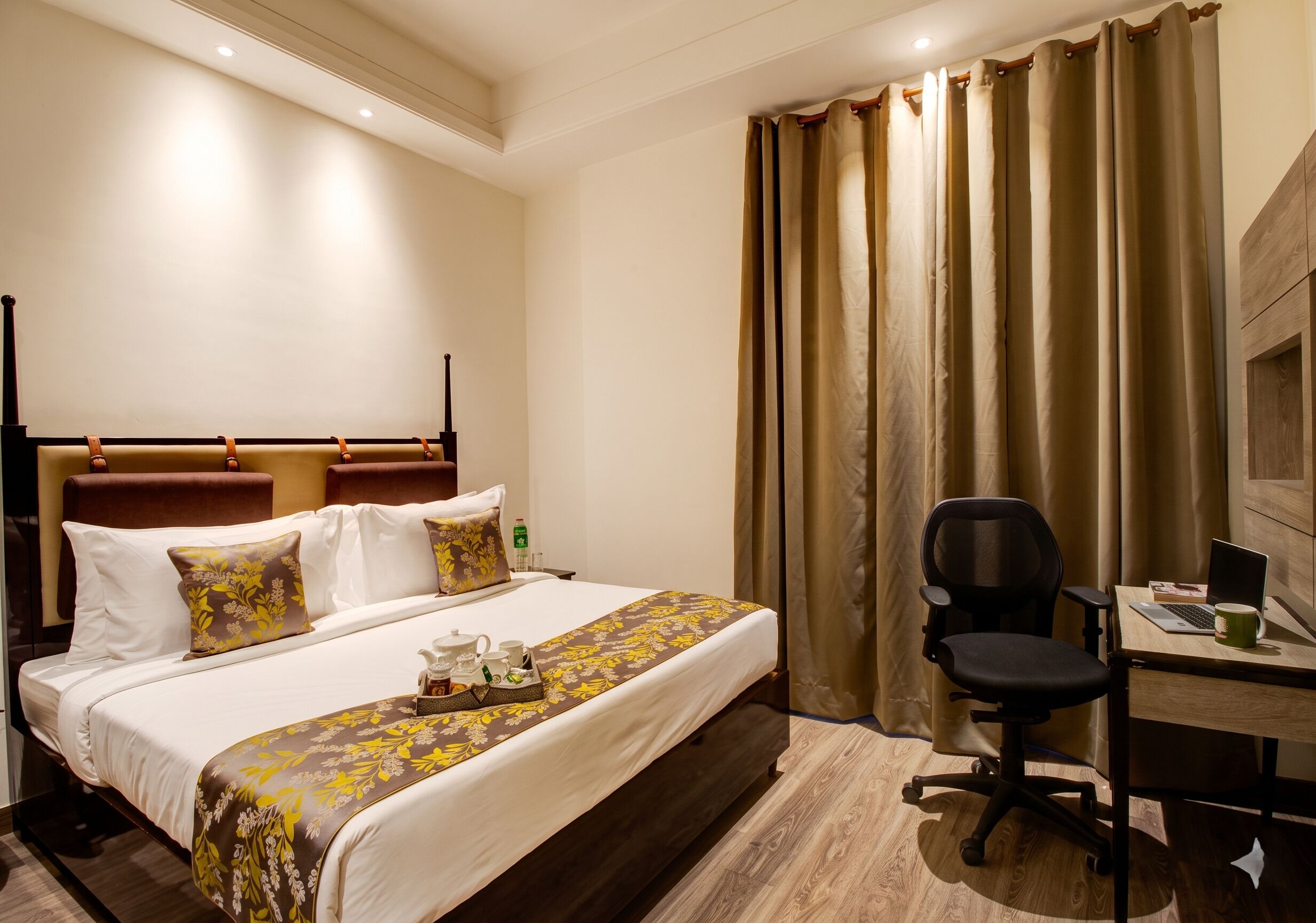 Suite Premium | 1 kamar tidur, meja kerja, ruang kerja ramah laptop, dan kedap suara